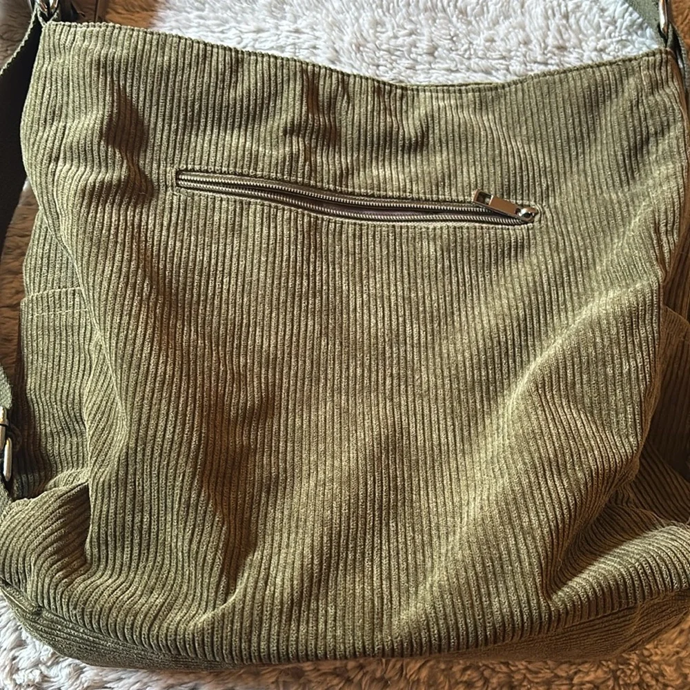 Medium sized olive green corduroy purse - Picture 2 of 8